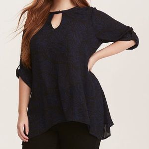 NWT Torrid Floral Print ButtonNeck Sharkbite Tunic